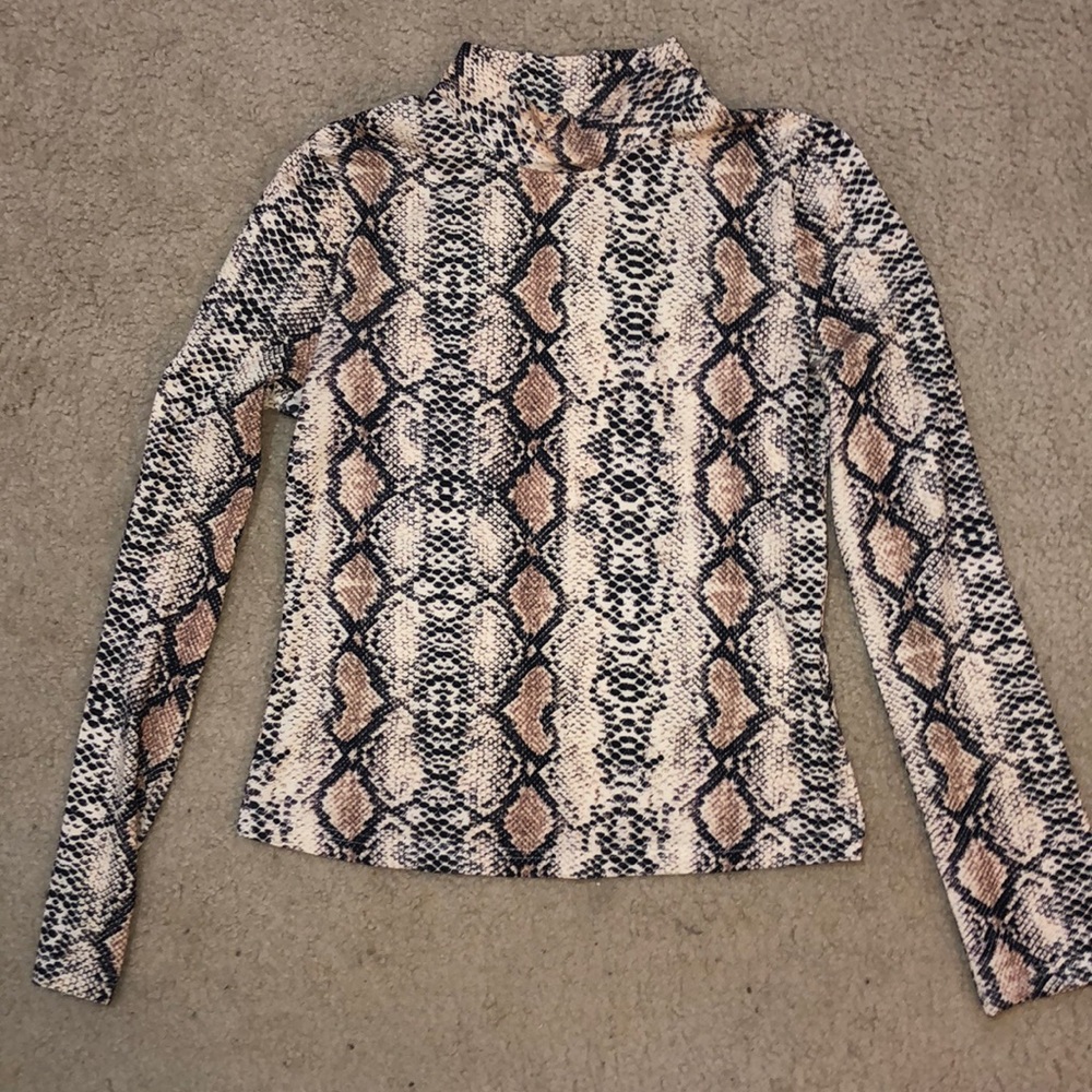 Leopard print turtle neck